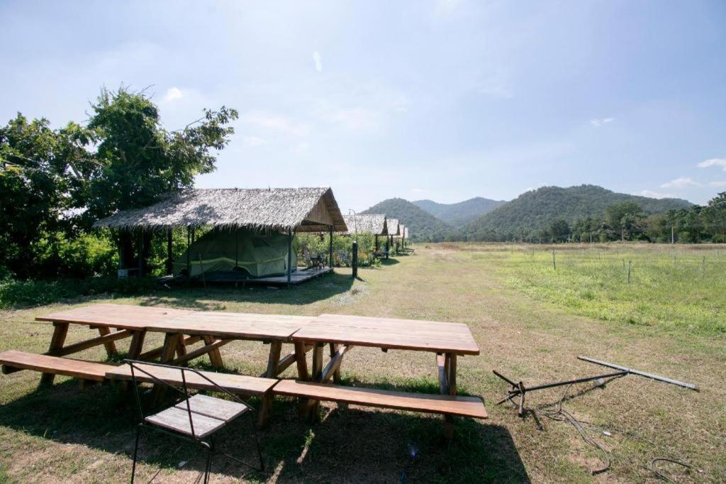 Oyo 75374 Baan Rak Mai Hotel Kanchanaburi Bagian luar foto