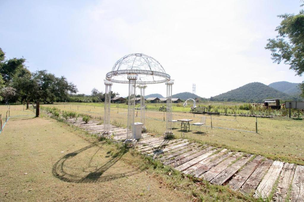 Oyo 75374 Baan Rak Mai Hotel Kanchanaburi Bagian luar foto