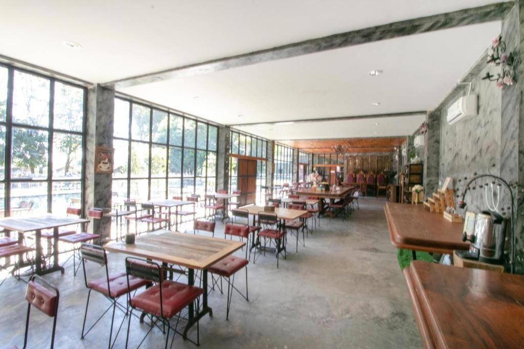 Oyo 75374 Baan Rak Mai Hotel Kanchanaburi Bagian luar foto
