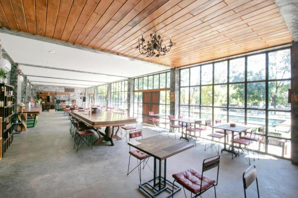 Oyo 75374 Baan Rak Mai Hotel Kanchanaburi Bagian luar foto