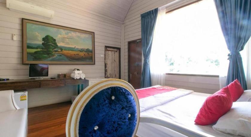 Oyo 75374 Baan Rak Mai Hotel Kanchanaburi Bagian luar foto