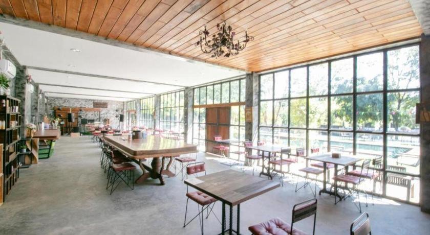 Oyo 75374 Baan Rak Mai Hotel Kanchanaburi Bagian luar foto