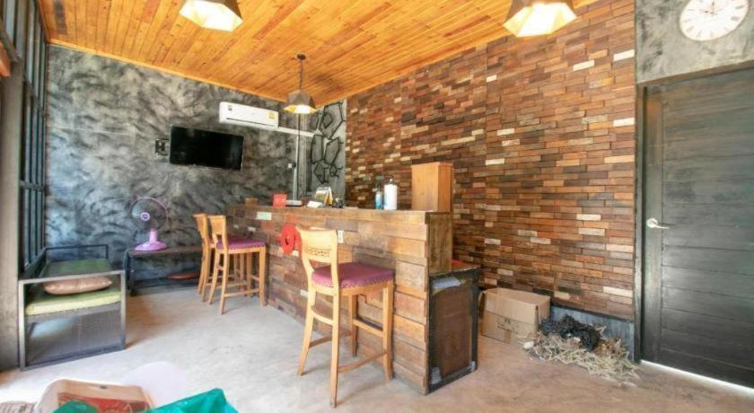 Oyo 75374 Baan Rak Mai Hotel Kanchanaburi Bagian luar foto
