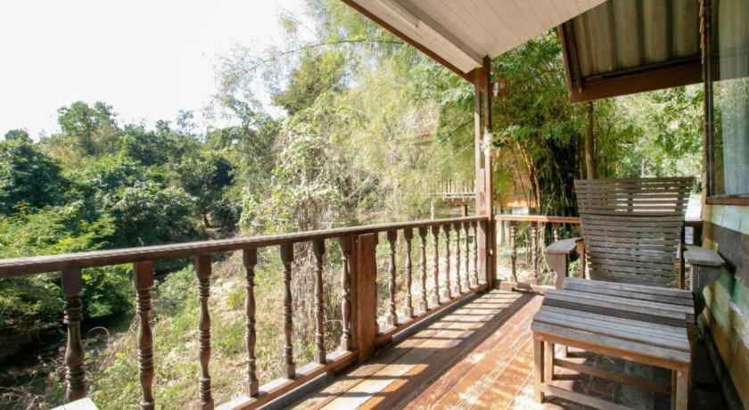 Oyo 75374 Baan Rak Mai Hotel Kanchanaburi Bagian luar foto