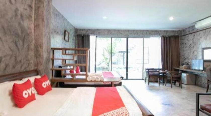 Oyo 75374 Baan Rak Mai Hotel Kanchanaburi Bagian luar foto