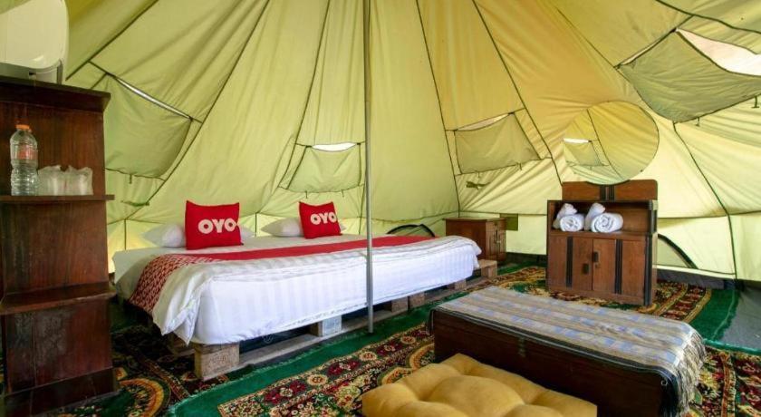 Oyo 75374 Baan Rak Mai Hotel Kanchanaburi Bagian luar foto